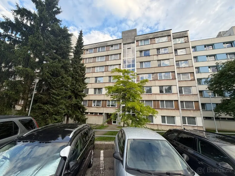 🌳 Slunný byt 2+1, 55 m² s nádherným výhledem do zeleně