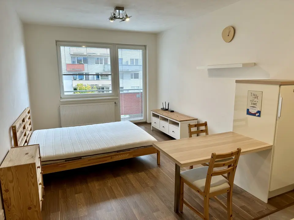 Pronájem bytu 1+kk 36 m², Modenská, Hlavní město Praha