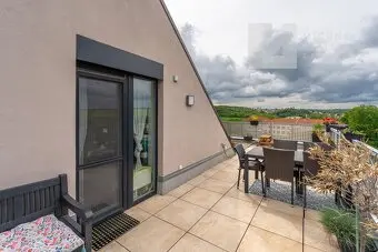 Mezonet 3+kk (80m²) se dvěma terasami (32 m²), panoramatický