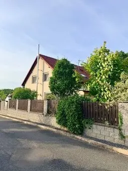 Prodej rodinného domu 235 m², pozemek 1127 m² Praha východ