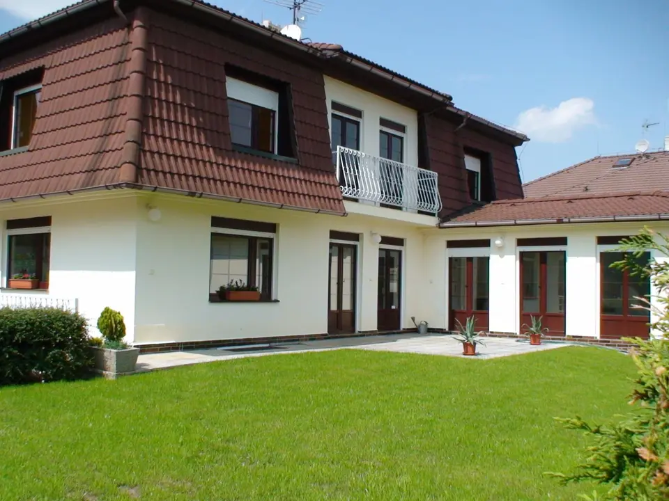 Pronájem domu 365 m², pozemek 600 m², V Březinkách, Praha