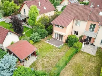 Pronájem rodinného domu 6+kk 150 m², Zahrada 253m², 3 parkov
