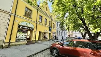 Pronájem velkého bytu 2+kk s parkovištěm v centru Uh.Hradišt