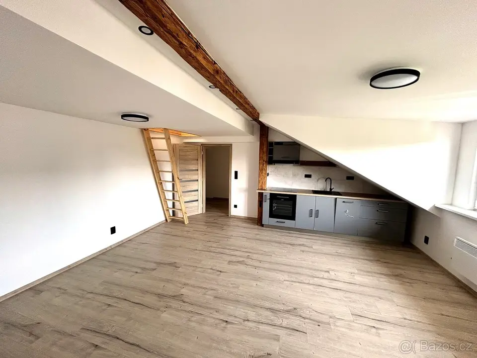 Prodej podkrovního bytu 1+kk, 43 m², Krnov – Albrechtická
