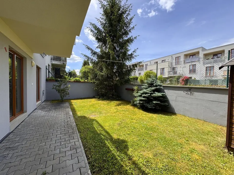 Pronájem bytu 3+kk 84 m², Lomená, Zbuzany