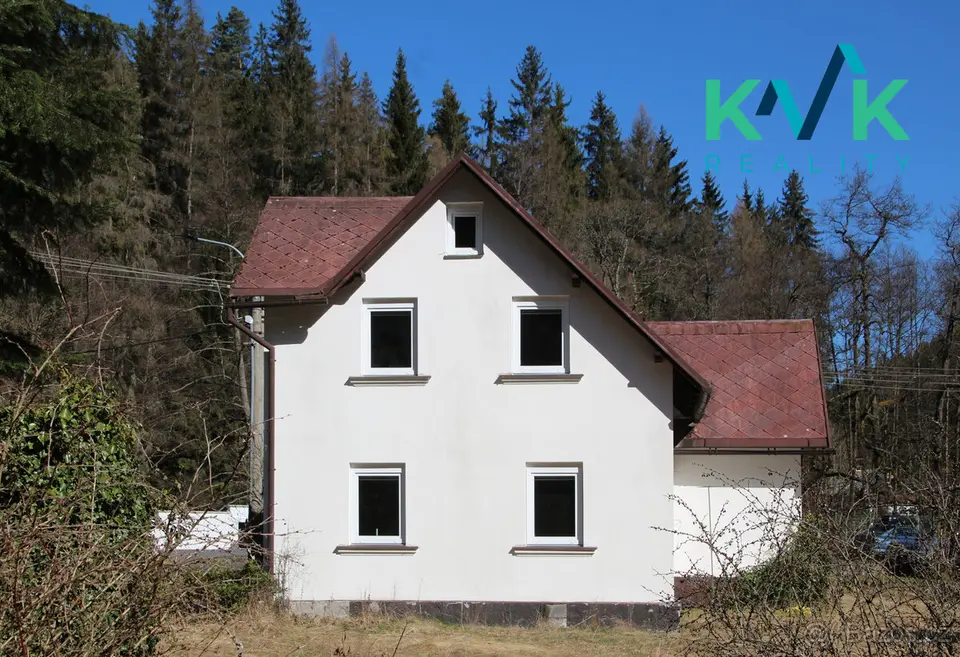 Rodinný dům, prostorná garáž, údolí obce Rotava - Šindelová