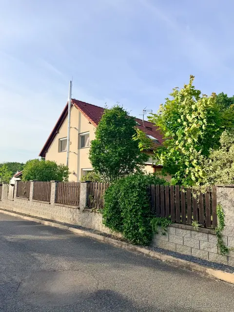 Prodej rodinného domu 235 m², pozemek 1127 m² Praha východ
