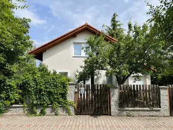 Pronájem rodinného domu 5+kk, 238 m², zahrada a garáž – Trno