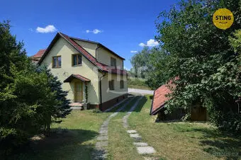 Pronájem vybaveného rodinného domu 4+1 se zahradou a, 136101