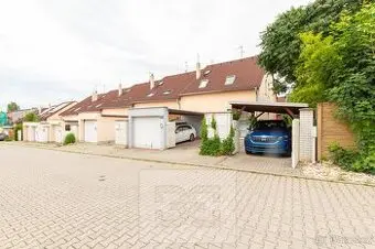 Pronájem rodinného domu 6+kk 150 m², Zahrada 253m², 3 parkov