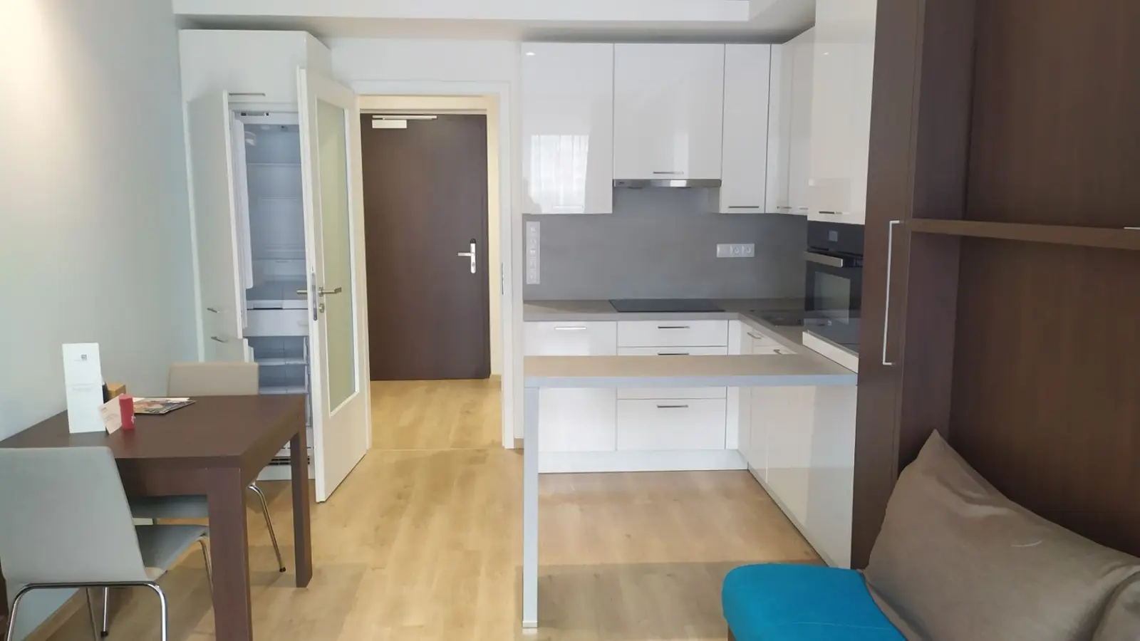 Pronájem bytu 1+kk 30 m², Mukařovského,