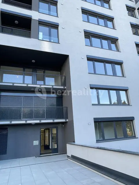 Pronájem bytu 1+kk 38 m², Ve Lhotce, Praha