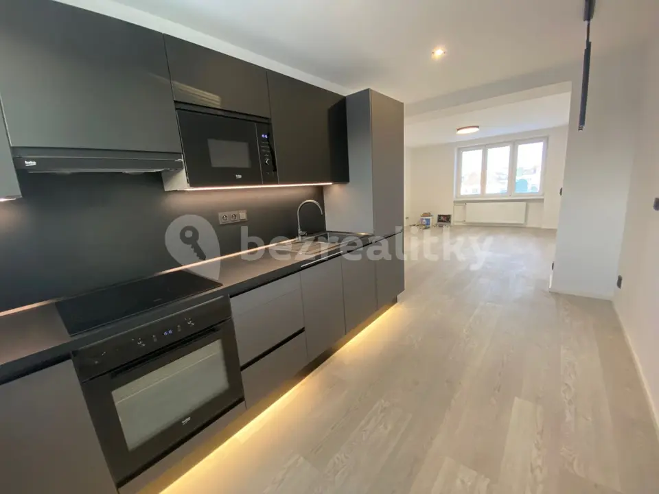 Pronájem bytu 2+kk 64 m², Horova, Hradec Králové