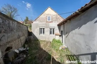 DVA DOMY S POZEMKEM V JEMNICI