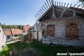 DVA DOMY S POZEMKEM V JEMNICI