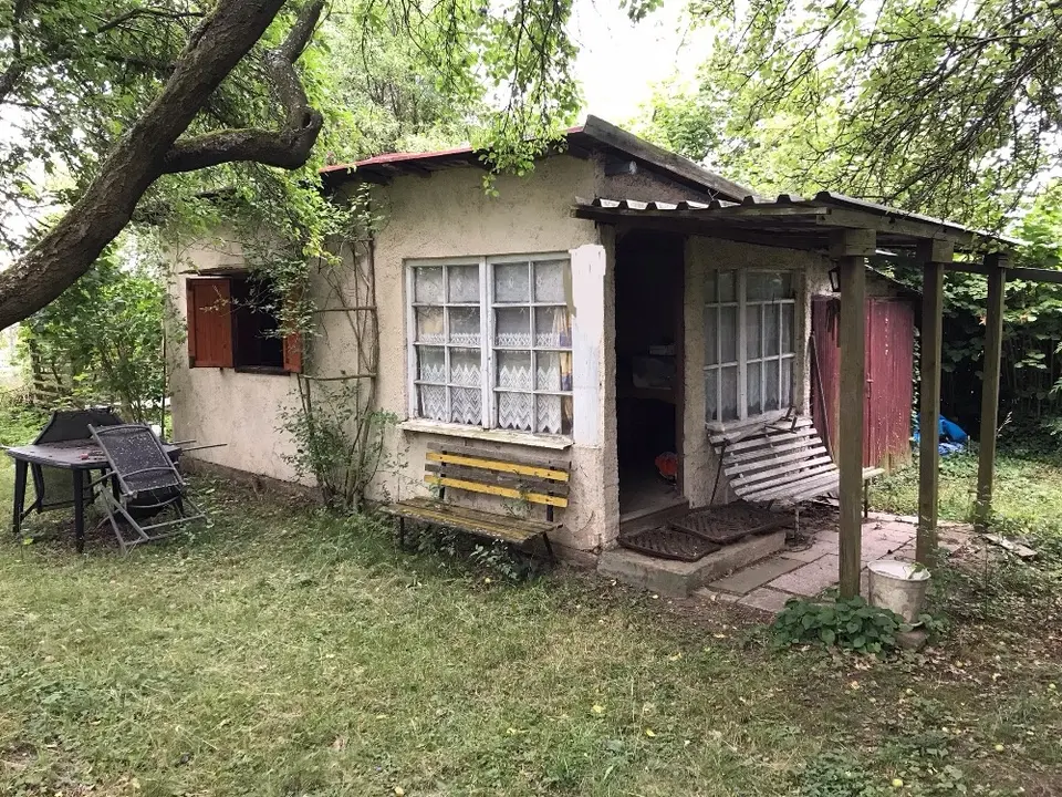 Praha 5-Velká Chuchle, chata s pozemkem k pronájmu