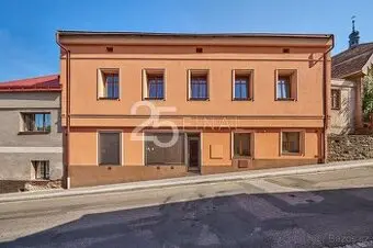 Prodej rodinného domu k bydlení i podnikání v obci Úpice, ok