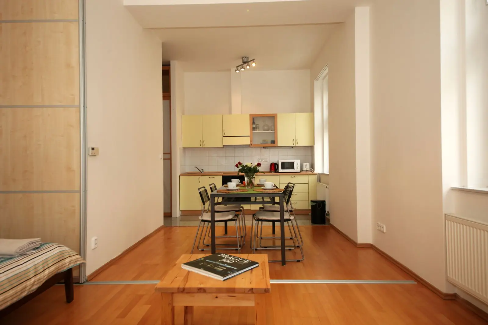 Pronájem bytu 1+1 40 m², Umělecká, Praha